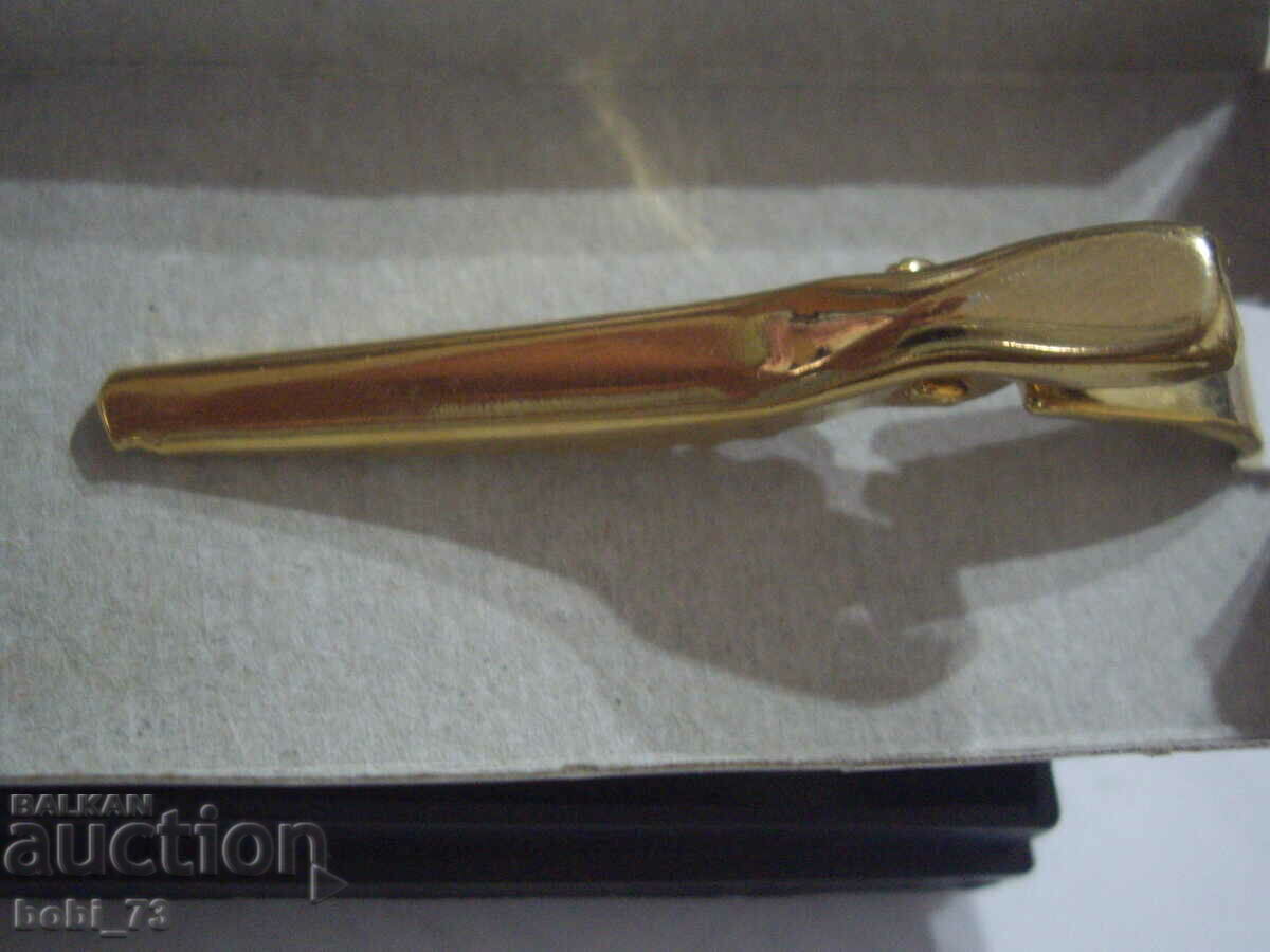 Delivery of Old Gilt Tie Pin.