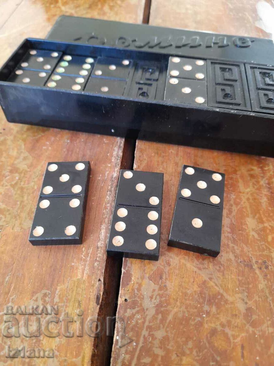 Delivery of An old domino