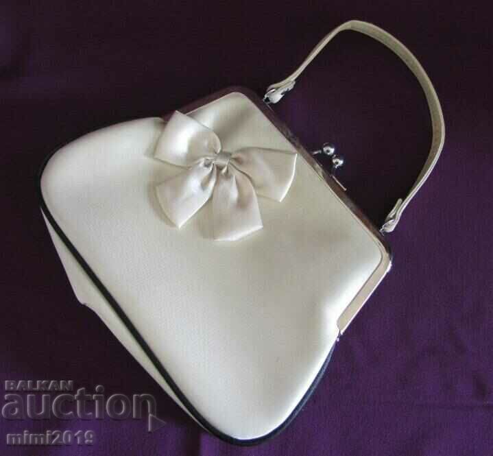 Delivery of 60's Small Ladies' Bag satin and metal clasp