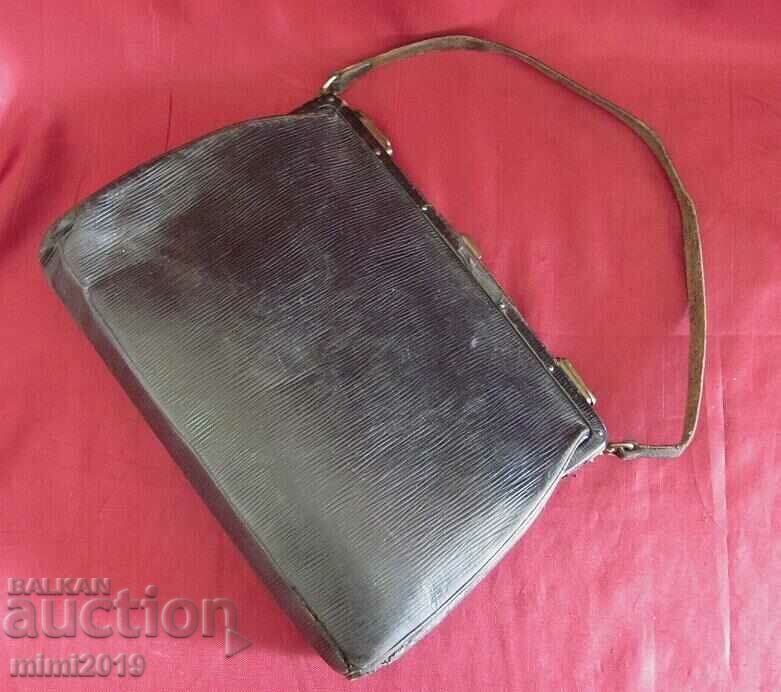 Auction 30's Antique Leather Ladies Bag Auction 30's Antique Leather Ladies Bag