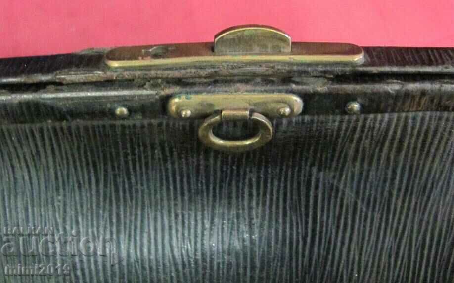 Delivery of 30's Antique Leather Ladies Bag Delivery of 30's Antique Leather Ladies Bag