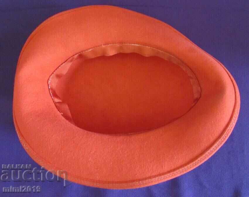 Delivery of 70's Antique Women's Felt Hat Delivery of 70's Antique Women's Felt Hat