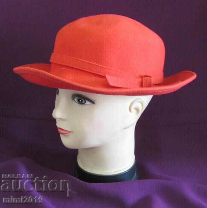 Αντικέ γυναικείο καπέλο από τσόχα της δεκαετίας του '70