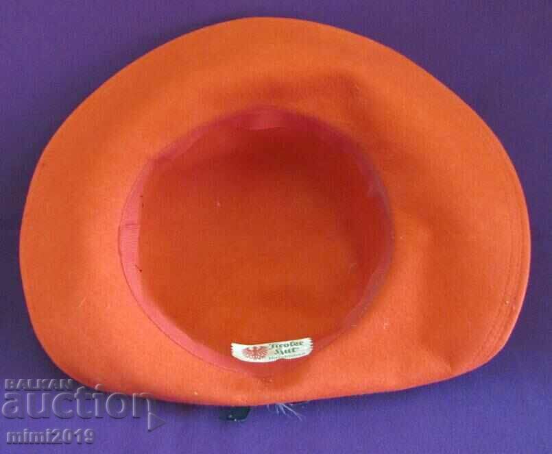 Delivery of 50's Antique Women's Felt and Velvet Hat Delivery of 50's Antique Women's Felt and Velvet Hat