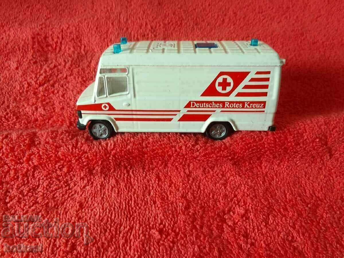 Mașină veche din metal siku W.- Germania Mercedes-Benz 809 D cu preț 12.50 BGN | € 6.39