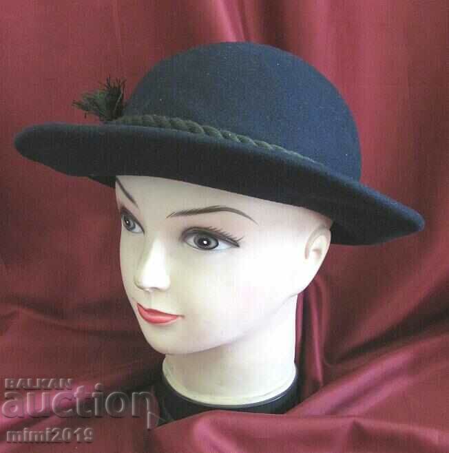 50's Antique Ladies Feather Felt Hat with price 75.00 BGN | € 38.35 50's Antique Ladies Feather Felt Hat with price 75.00 BGN | € 38.35