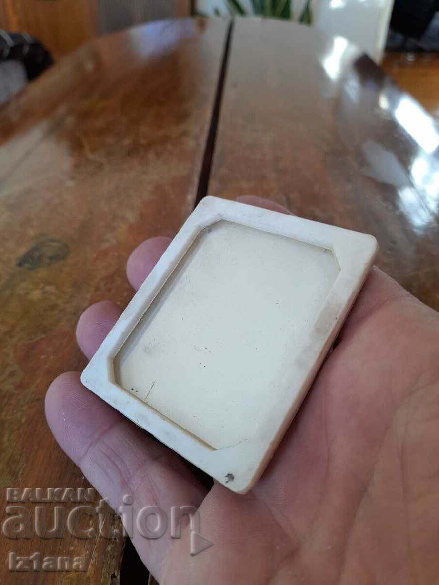 Old women's pocket mirror, mirror with price 6.00 BGN | € 3.07 Old women's pocket mirror, mirror with price 6.00 BGN | € 3.07