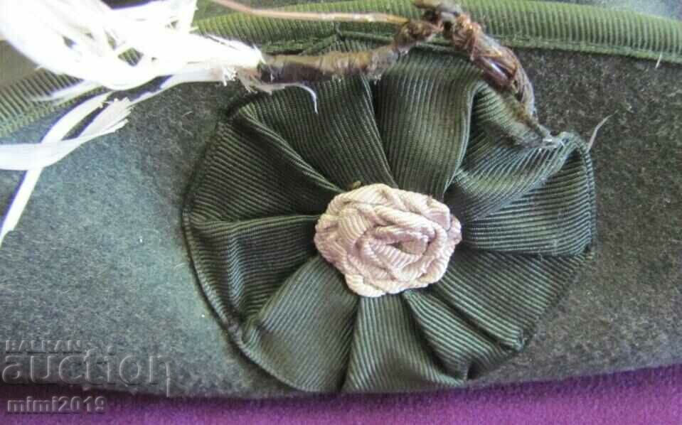 Delivery of 1940s Antique Ladies Hat Germany Delivery of 1940s Antique Ladies Hat Germany