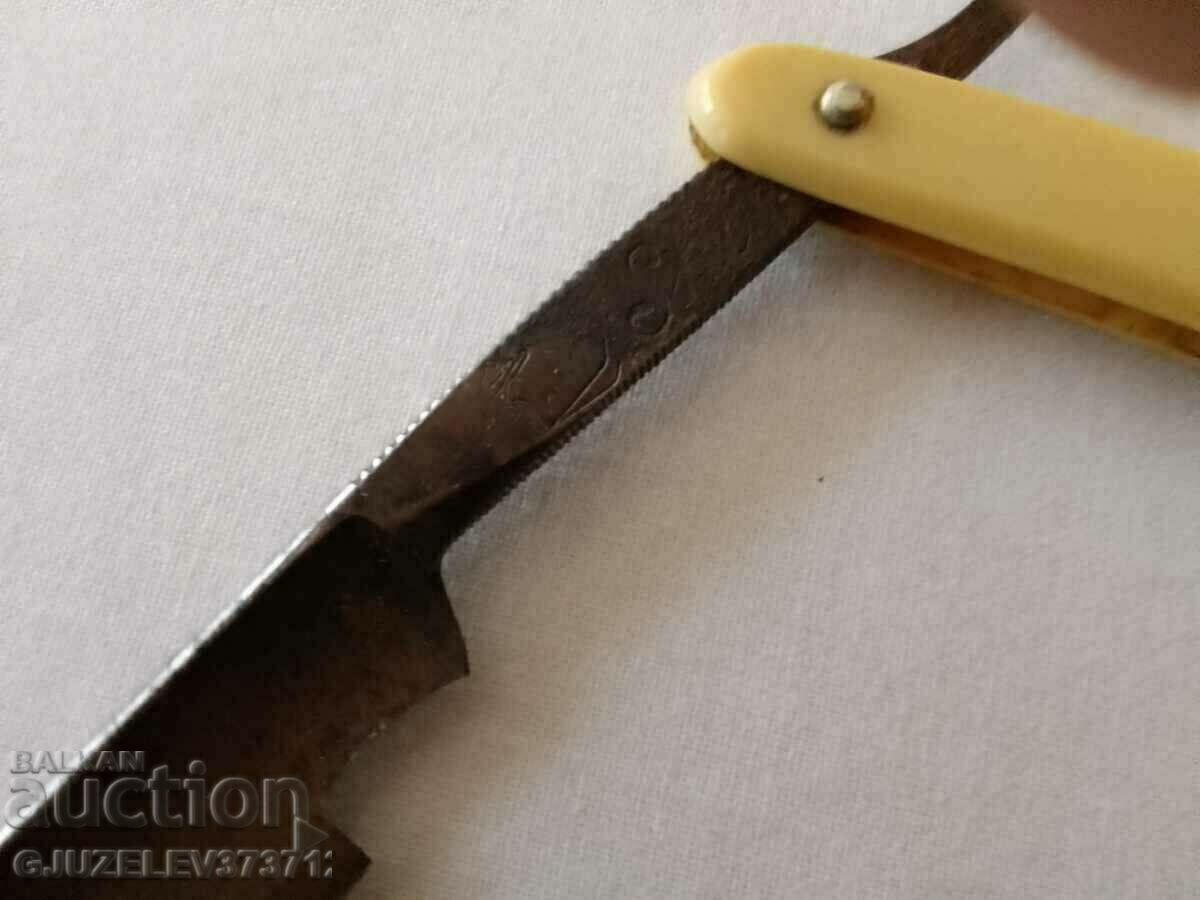 Delivery of Old razor Delivery of Old razor