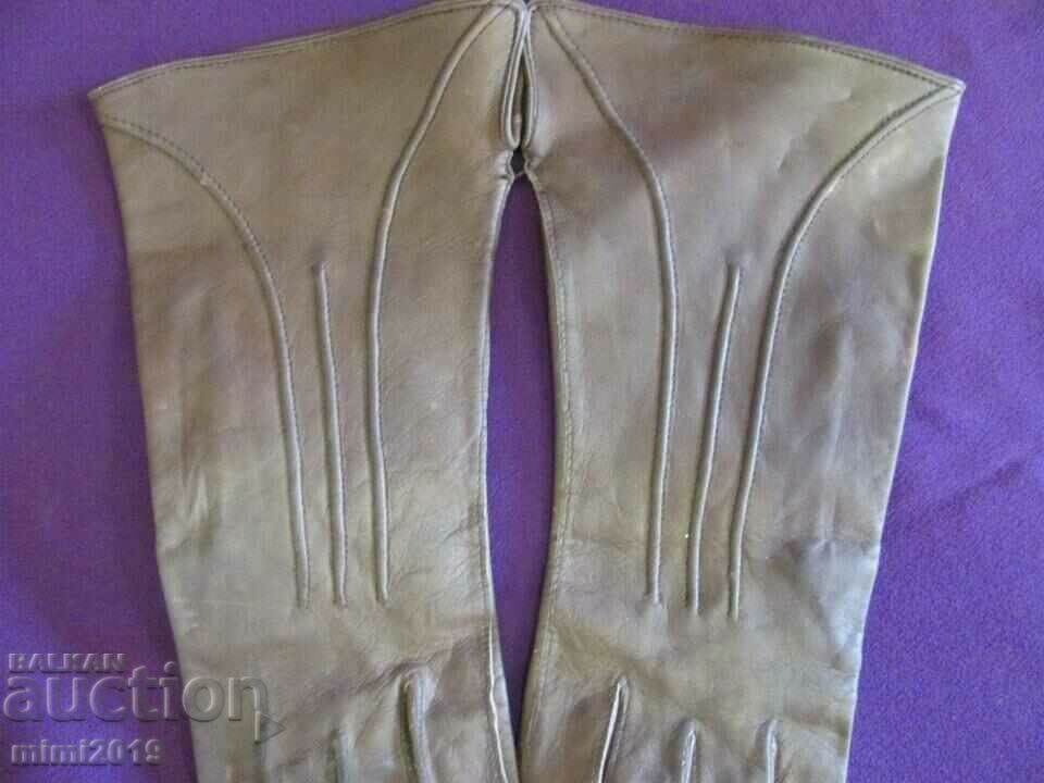 30's Antique Ladies Leather Gloves genuine leather with price 35.00 BGN | € 17.90 30's Antique Ladies Leather Gloves genuine leather with price 35.00 BGN | € 17.90