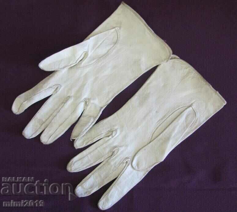 30's Antique Ladies Leather Gloves genuine leather with price 35.00 BGN | € 17.90 30's Antique Ladies Leather Gloves genuine leather with price 35.00 BGN | € 17.90