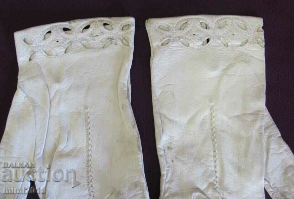 Licitație Mănuși din piele antică pentru femei din anii 30 din piele naturală Licitație Mănuși din piele antică pentru femei din anii 30 din piele naturală