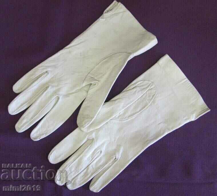 30's Antique Ladies Leather Gloves genuine leather with price 35.00 BGN | € 17.90 30's Antique Ladies Leather Gloves genuine leather with price 35.00 BGN | € 17.90