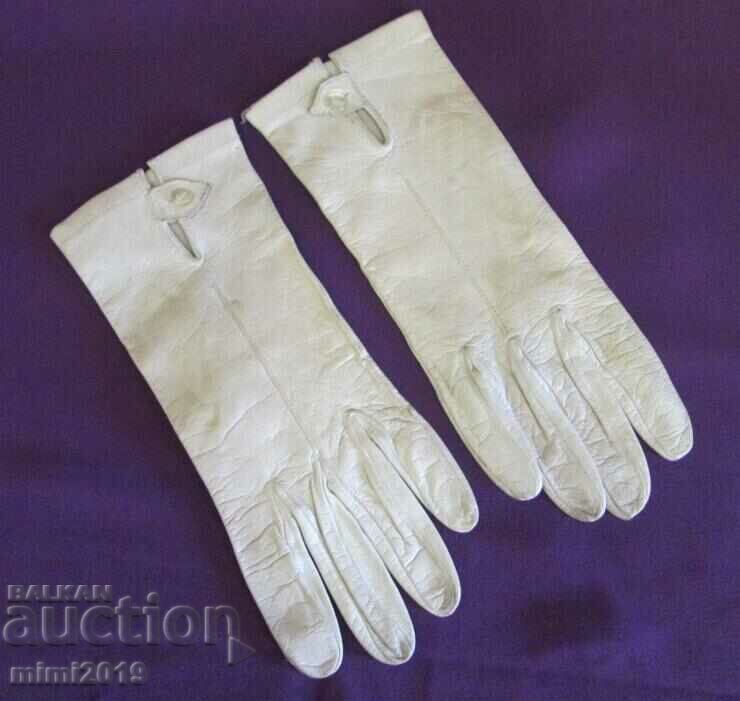 30's Antique Ladies Leather Gloves genuine leather with price 35.00 BGN | € 17.90 30's Antique Ladies Leather Gloves genuine leather with price 35.00 BGN | € 17.90