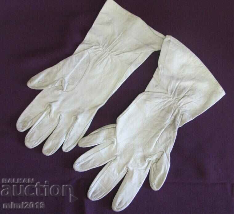 30's Antique Ladies Leather Gloves genuine leather with price 35.00 BGN | € 17.90 30's Antique Ladies Leather Gloves genuine leather with price 35.00 BGN | € 17.90