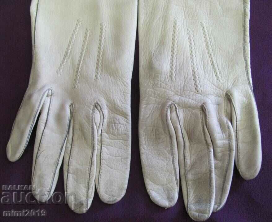 30's Antique Ladies Leather Gloves genuine leather with price 35.00 BGN | € 17.90 30's Antique Ladies Leather Gloves genuine leather with price 35.00 BGN | € 17.90