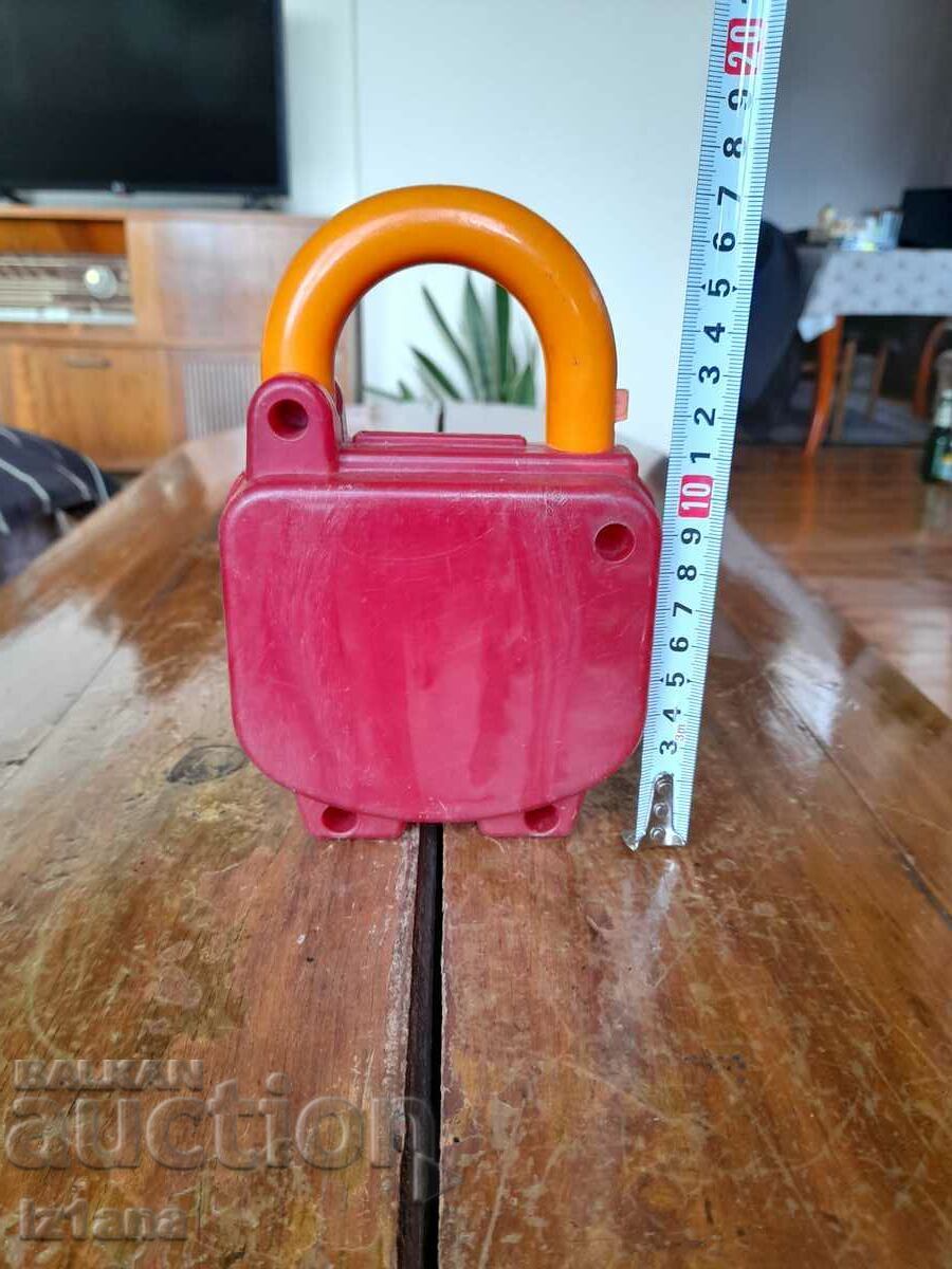 Delivery of Old piggy bank