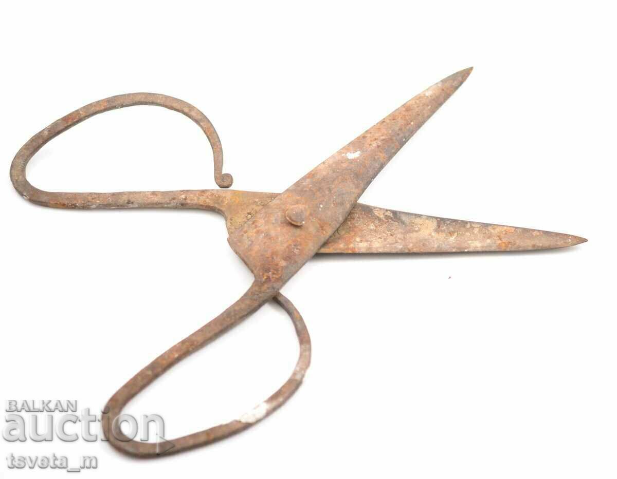 Auction  Antique scissors, wrought iron