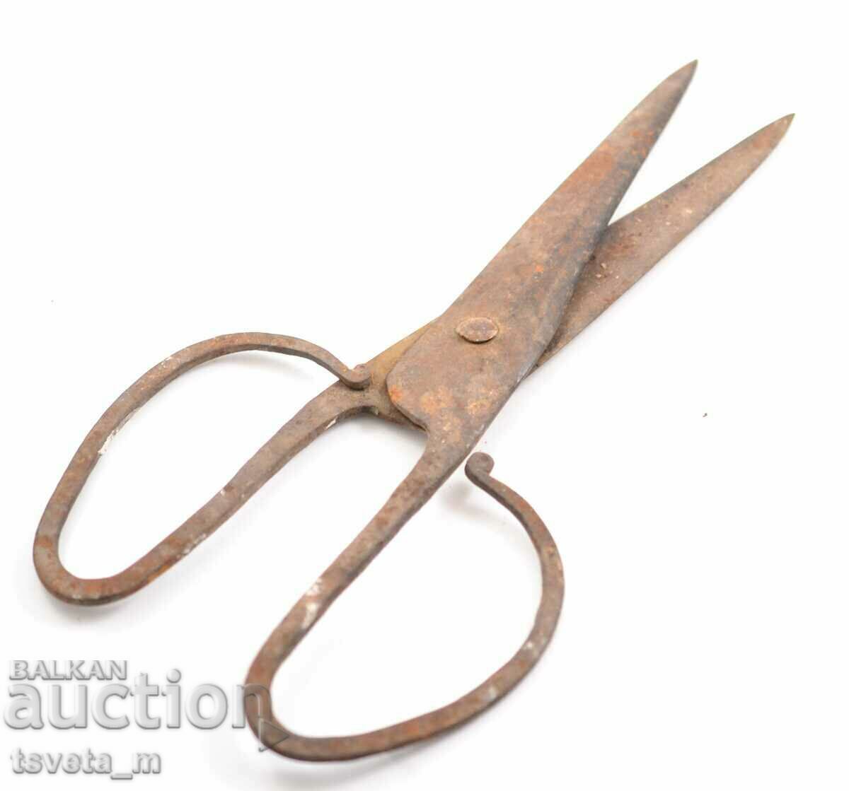 Delivery of Antique scissors, wrought iron