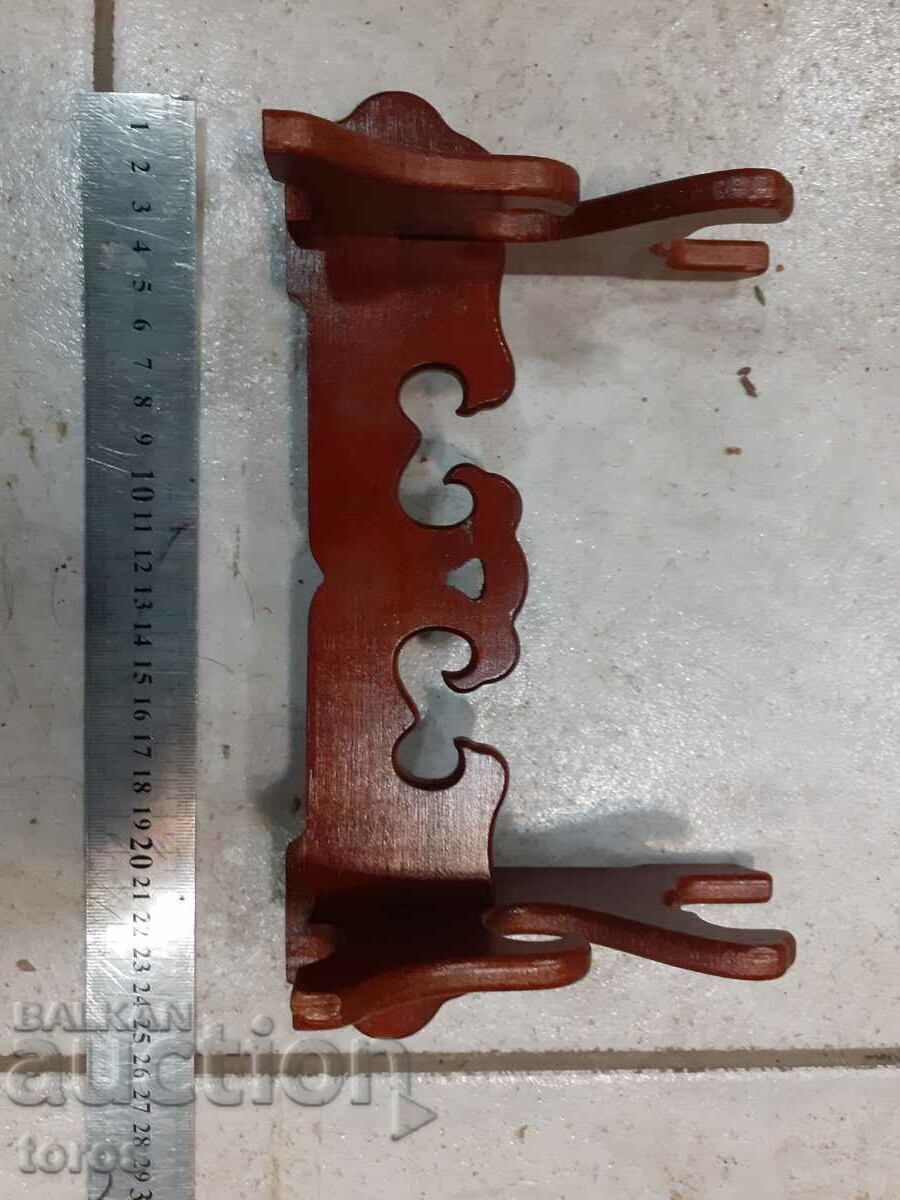 Licitație Suport detasabil din lemn pentru sabie, cutit, pumnal, scimitar, pistol Licitație Suport detasabil din lemn pentru sabie, cutit, pumnal, scimitar, pistol