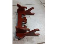 Дървена разглобяема стойка за сабя,нож,кама,ятаган,пистолет