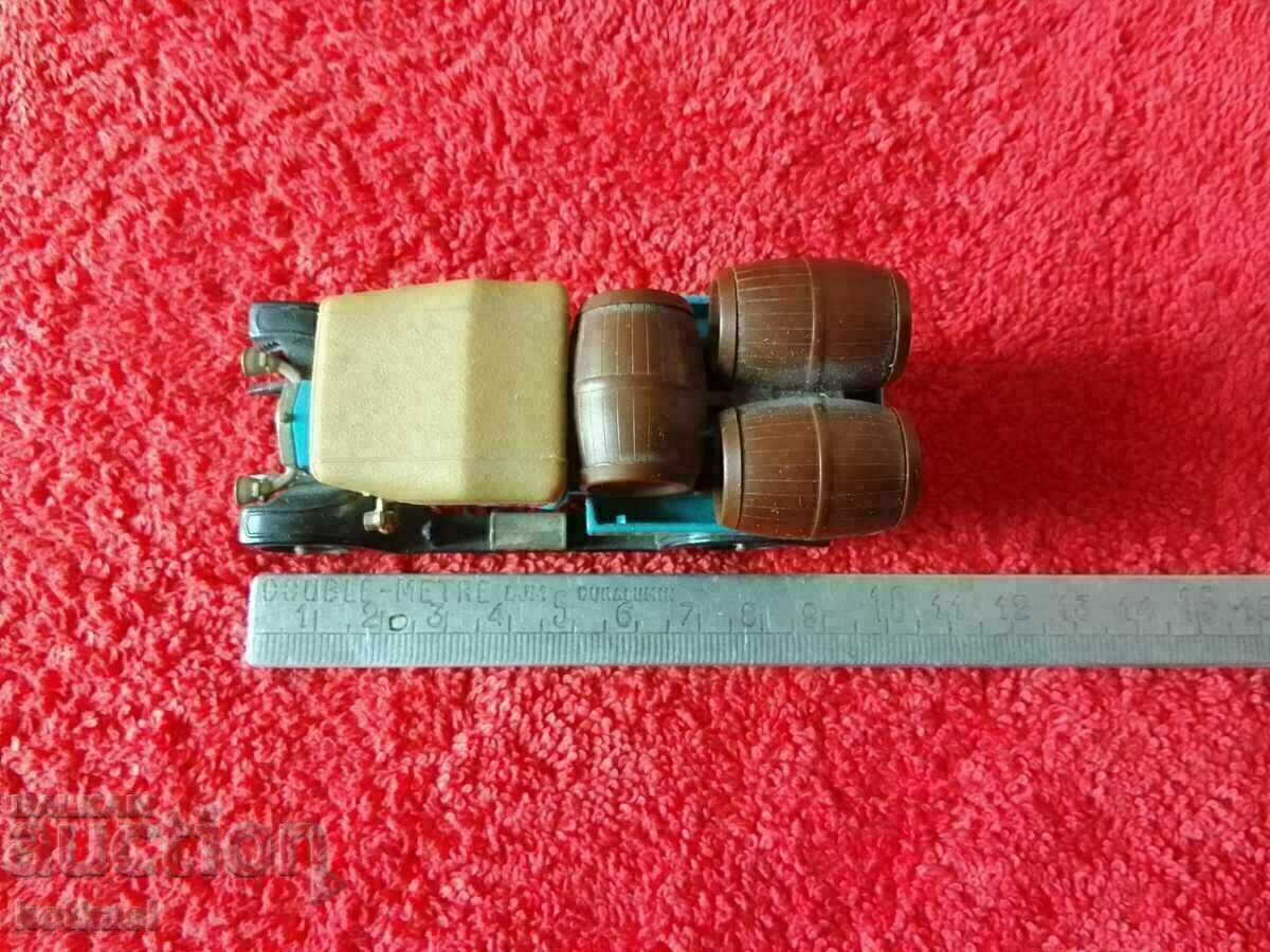 Vechi camion cu cutie de chibrituri din metal 1973 model Anglia de ieri cu preț € 18.50 | 36.18 BGN