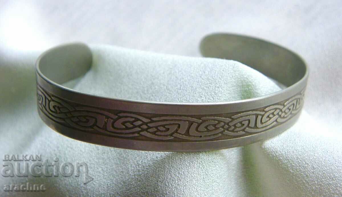 Auction Orkney Viking style bracelet Auction Orkney Viking style bracelet