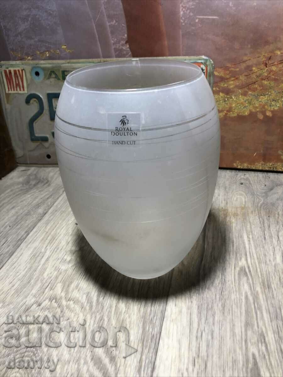 голяма стъклена ваза Royal Doulton, произведена в Англия