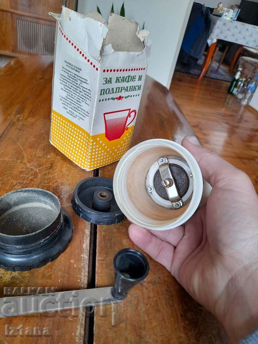 Delivery of Old coffee grinder, grinder, coffee grinder Delivery of Old coffee grinder, grinder, coffee grinder