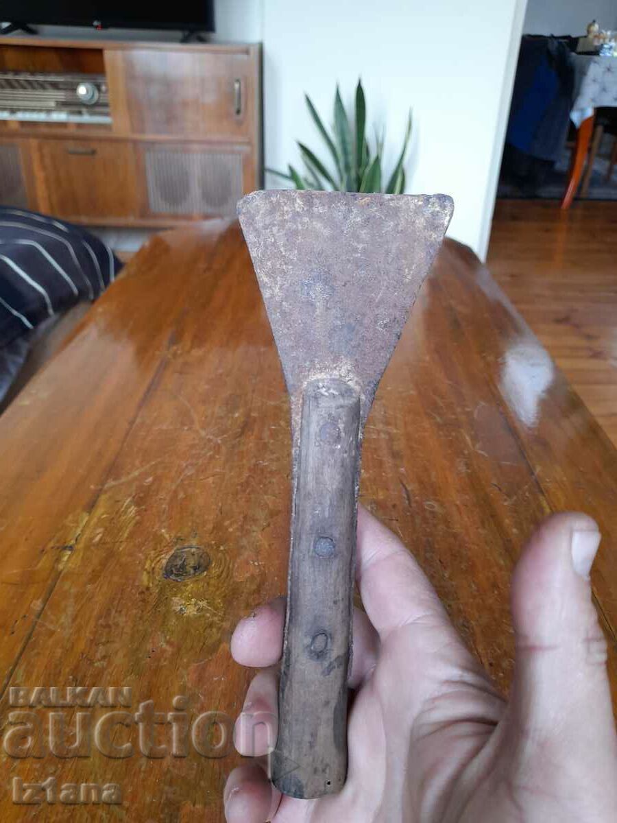 Auction An old tool, a scraper Auction An old tool, a scraper