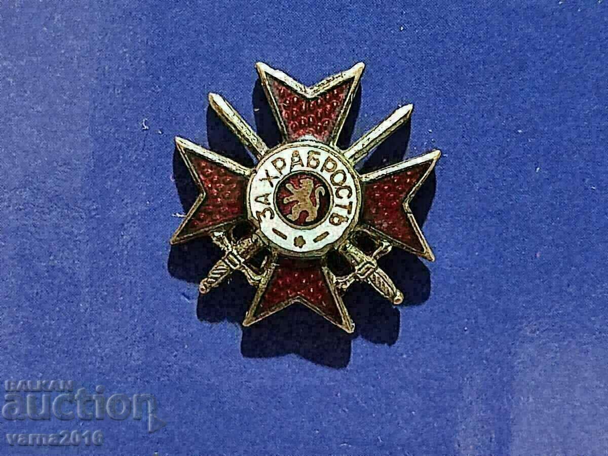 Insigna în miniatură a crucii ofițerului pentru curaj