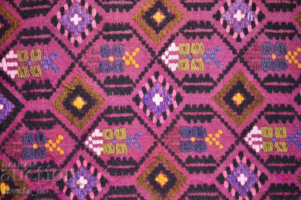 Husa de perna din lana cu broderie manuala cu preț 15.00 BGN | € 7.67