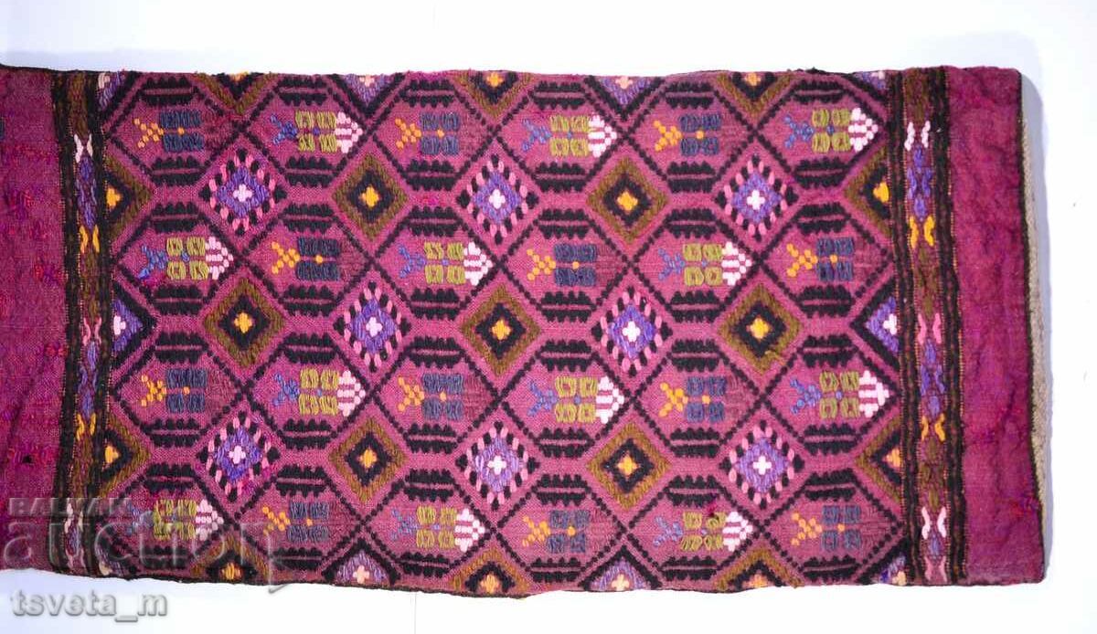 Вълнена калъфка за възглавница с ръчна бродерия Вълнена калъфка за възглавница с ръчна бродерия