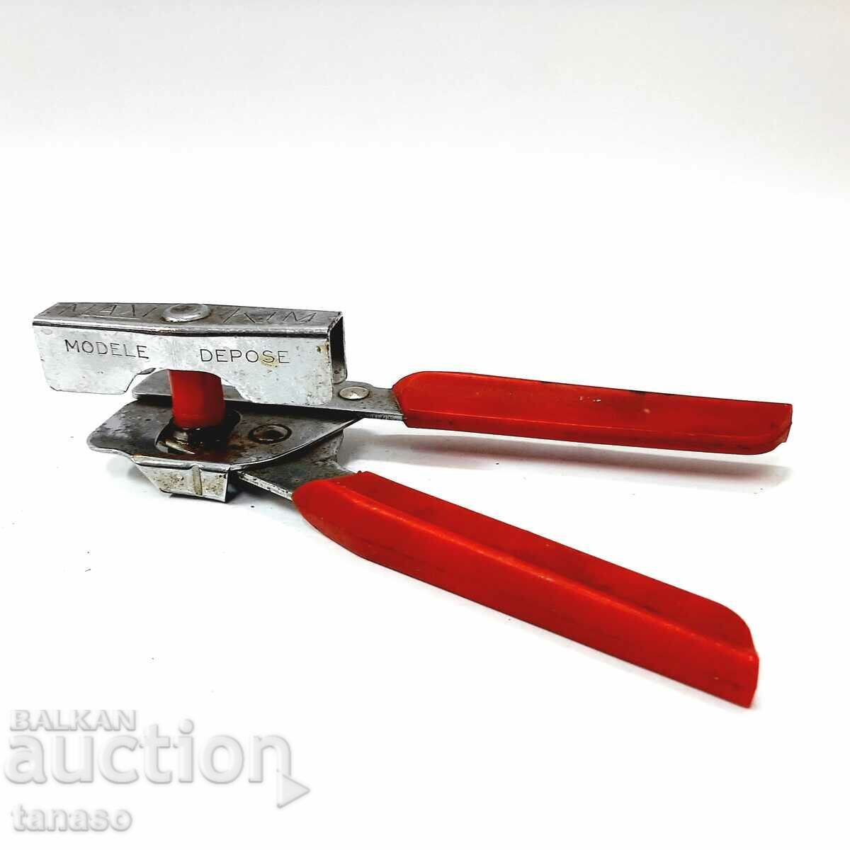 Can opener with handles Modele depose(12.2) Can opener with handles Modele depose(12.2)