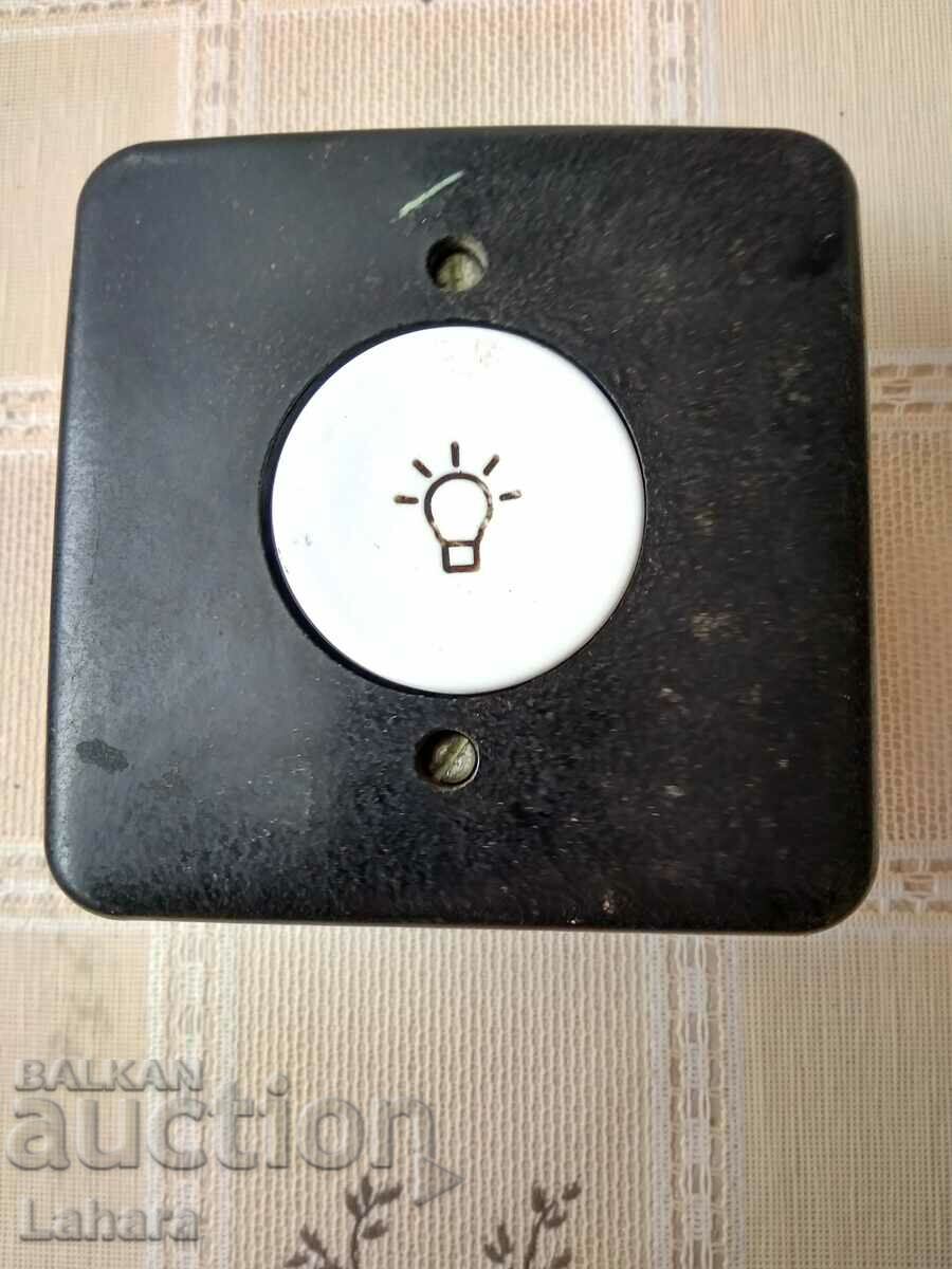 Întrerupător electric vechi, buton