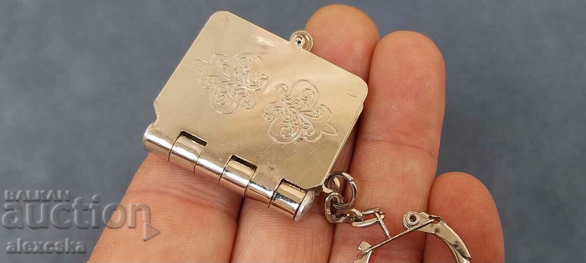 Стар ключодържател - "Книга" с цена 13.00 лв. | € 6.65