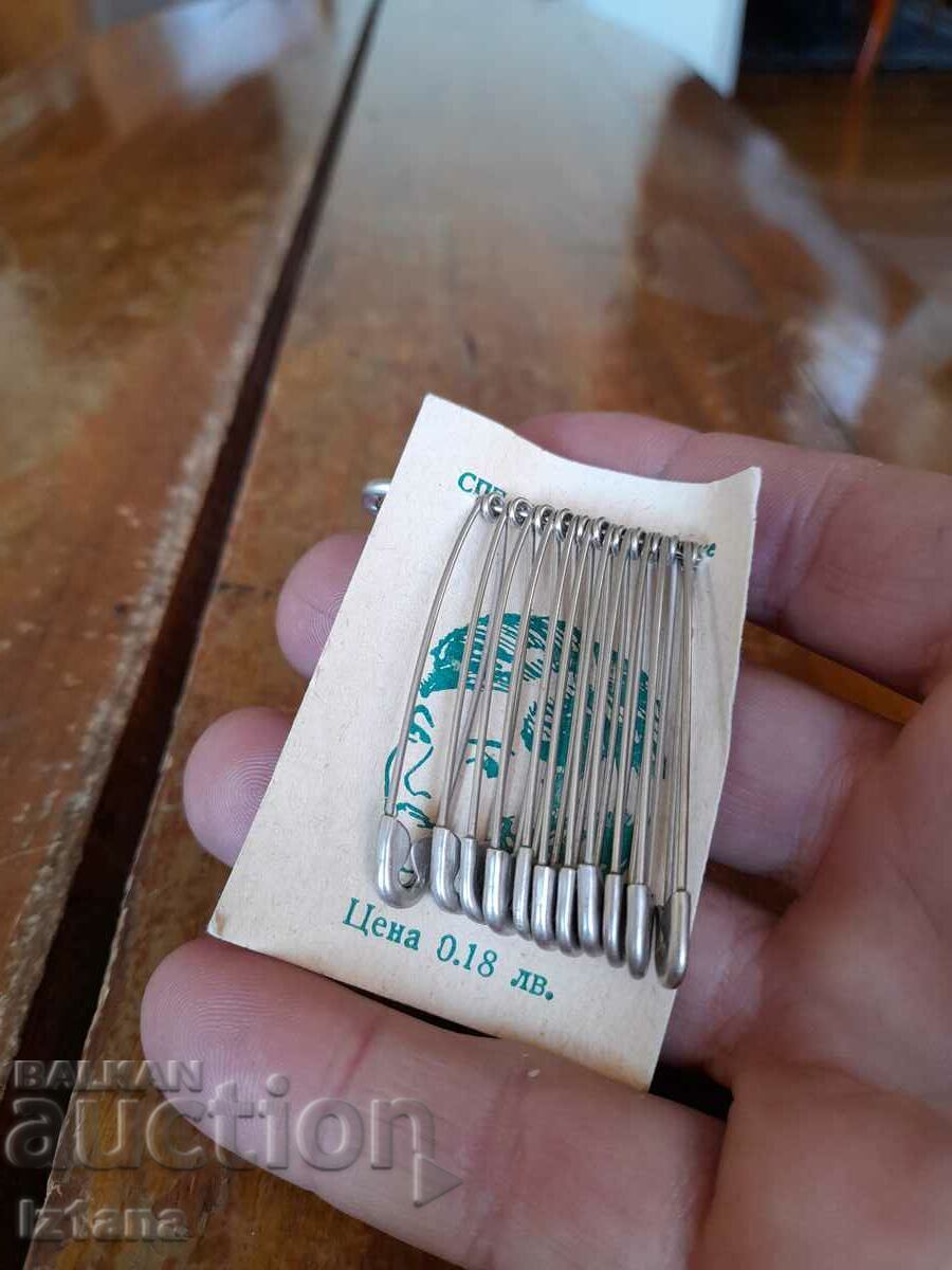 Ace de siguranță vechi cu preț 15.00 BGN | € 7.67 Ace de siguranță vechi cu preț 15.00 BGN | € 7.67