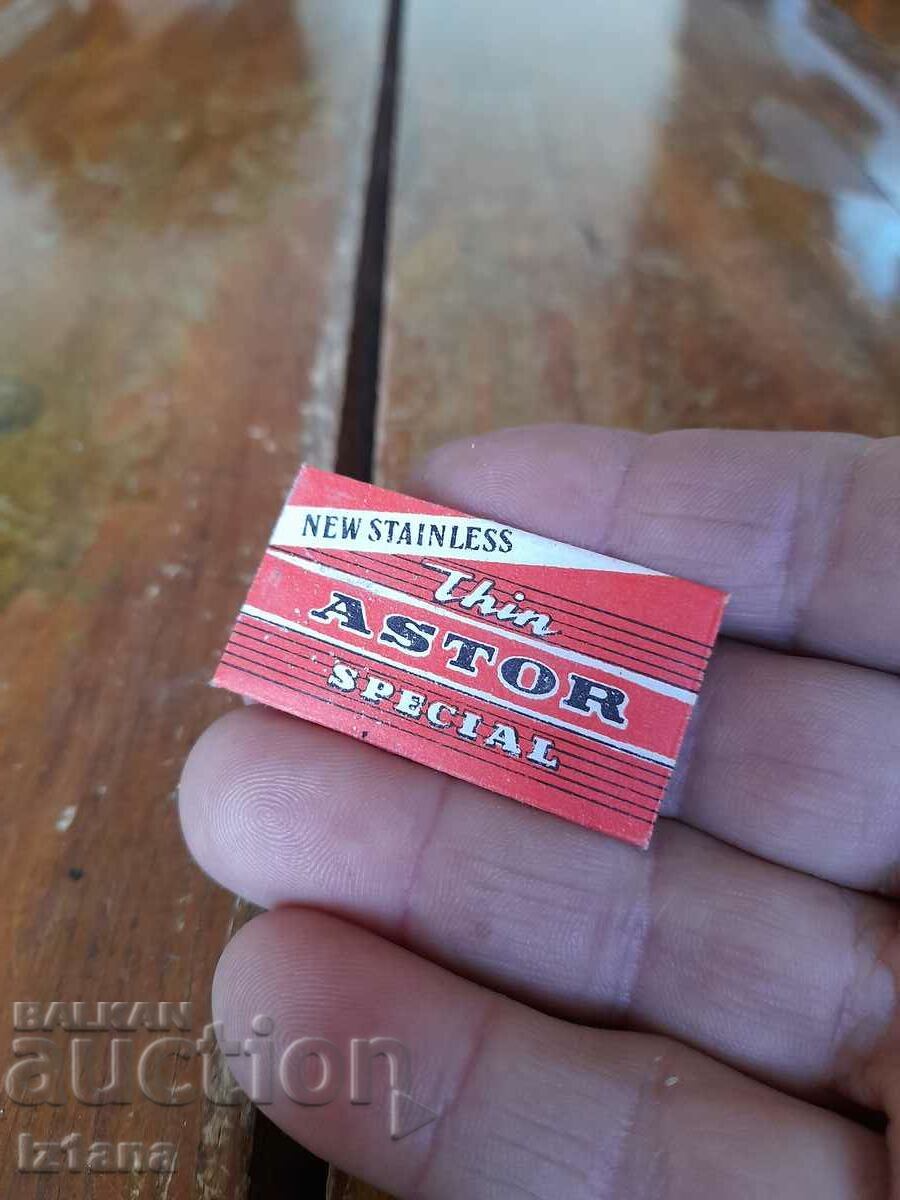 Astor razor with price 6.00 BGN | € 3.07 Astor razor with price 6.00 BGN | € 3.07