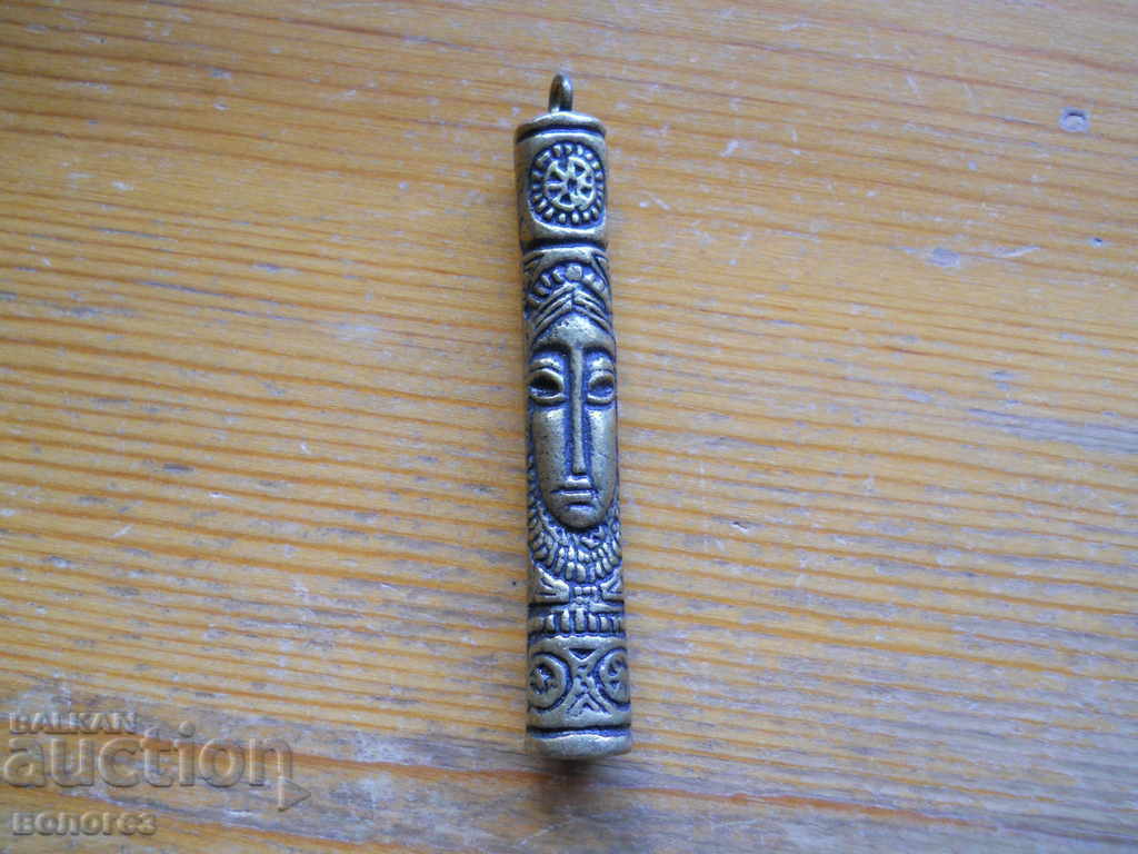 amuleta veche din bronz - pandantiv