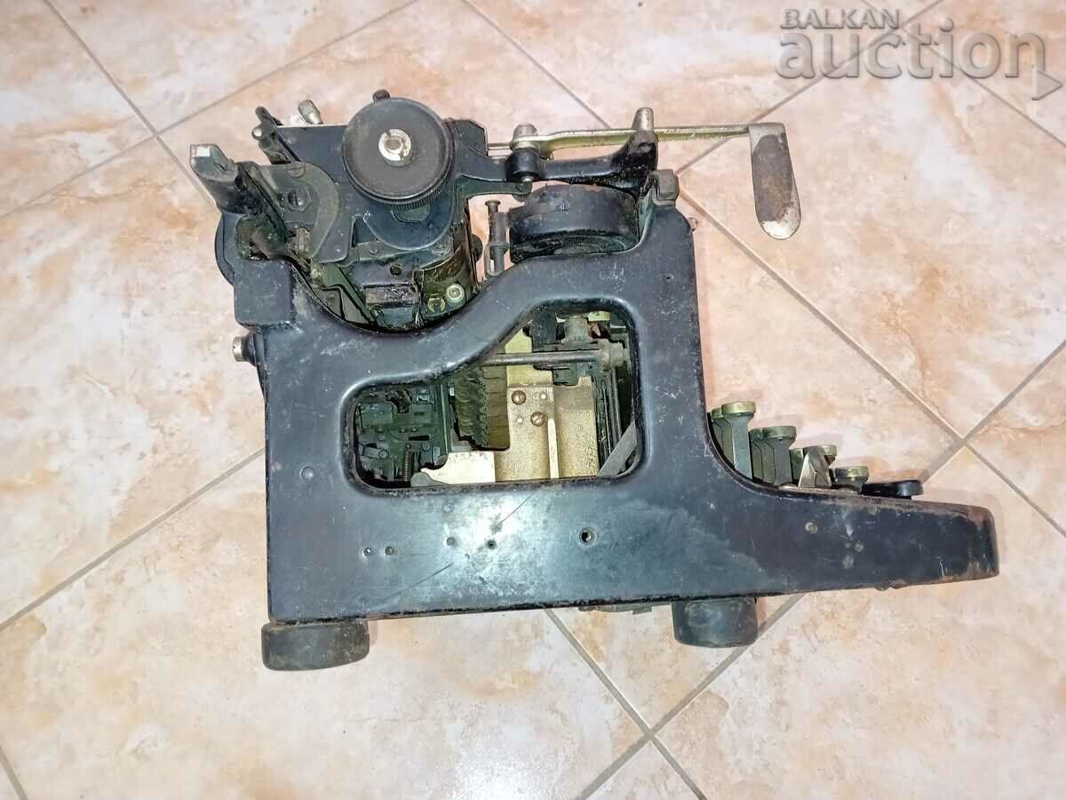 Доставка на пишеща машина MERCEDES Favorit 30те Германия Доставка на пишеща машина MERCEDES Favorit 30те Германия