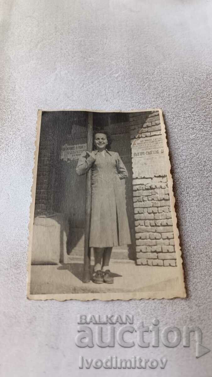 Снимка Чирпан Жена до дървена подпора 1950