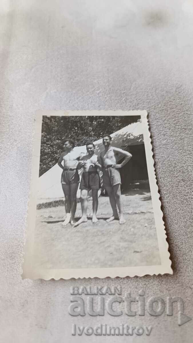 Photo Three young men in shorts