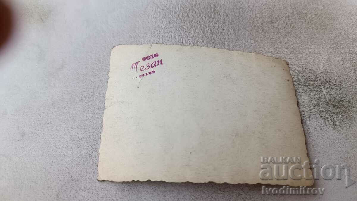 Φωτογραφία Γυναίκες και παιδιά στην παραλία με τιμή 1.65 BGN | € 0.84 Φωτογραφία Γυναίκες και παιδιά στην παραλία με τιμή 1.65 BGN | € 0.84