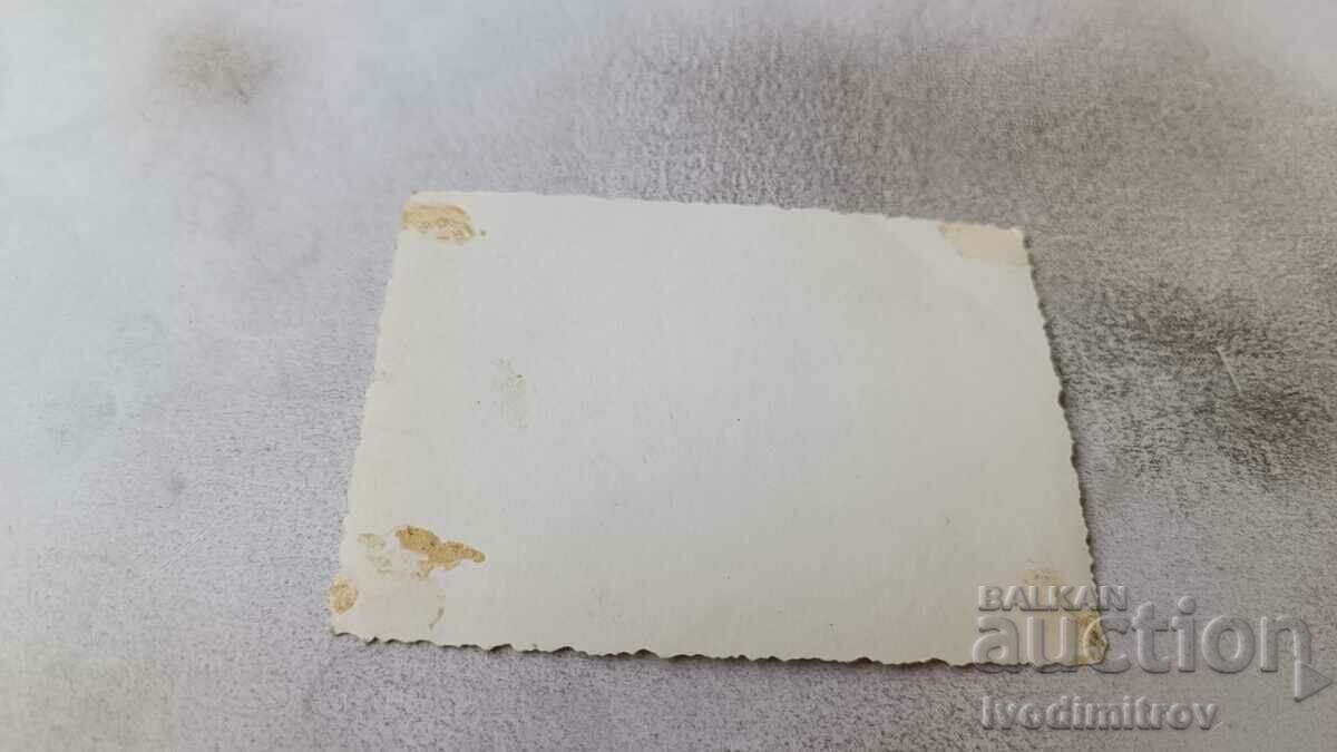 Снимка Млади момичета на брега на морето с цена 1.85 лв. | € 0.95 Снимка Млади момичета на брега на морето с цена 1.85 лв. | € 0.95