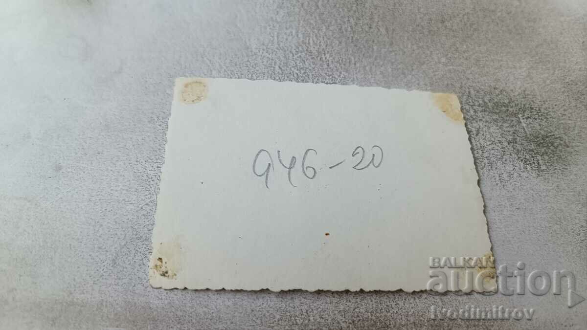 Φωτογραφία Γυναίκες και άνδρες στην παραλία με τιμή 1.65 BGN | € 0.84 Φωτογραφία Γυναίκες και άνδρες στην παραλία με τιμή 1.65 BGN | € 0.84