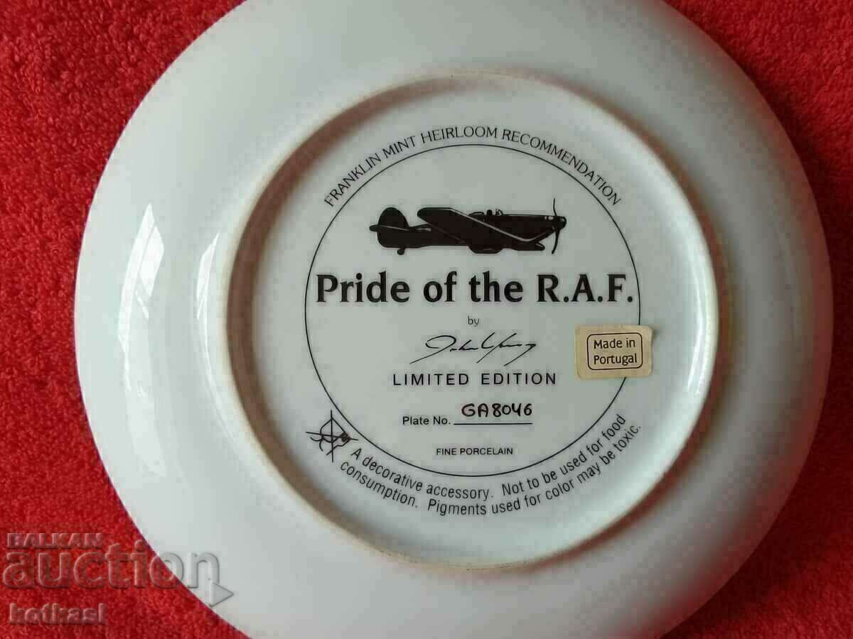 Old porcelain plate marked signed Aircraft Palace - 6 Old porcelain plate marked signed Aircraft Palace - 6