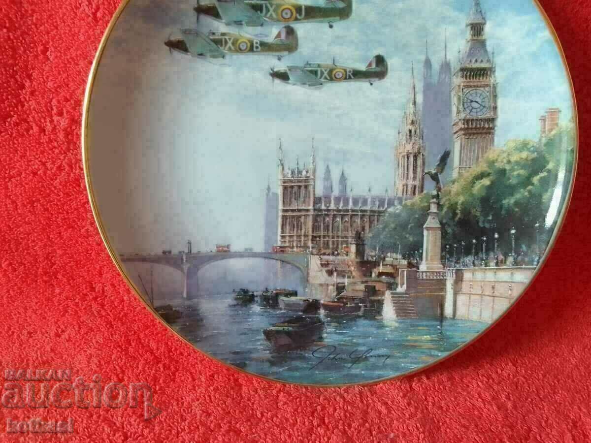 Farfurie veche de portelan marcata Avioane Londra cu preț 26.50 BGN | € 13.55