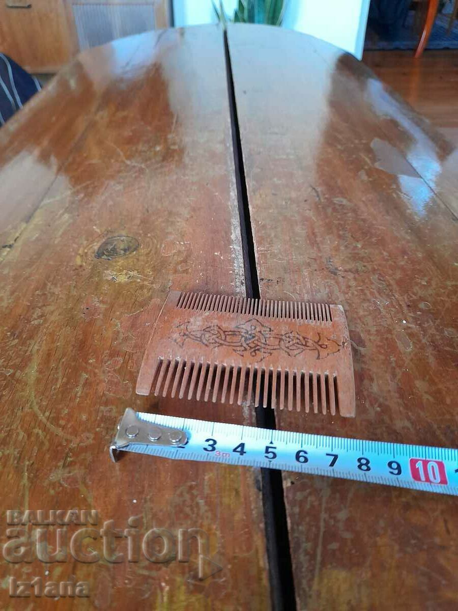 Delivery of Old wooden comb Delivery of Old wooden comb