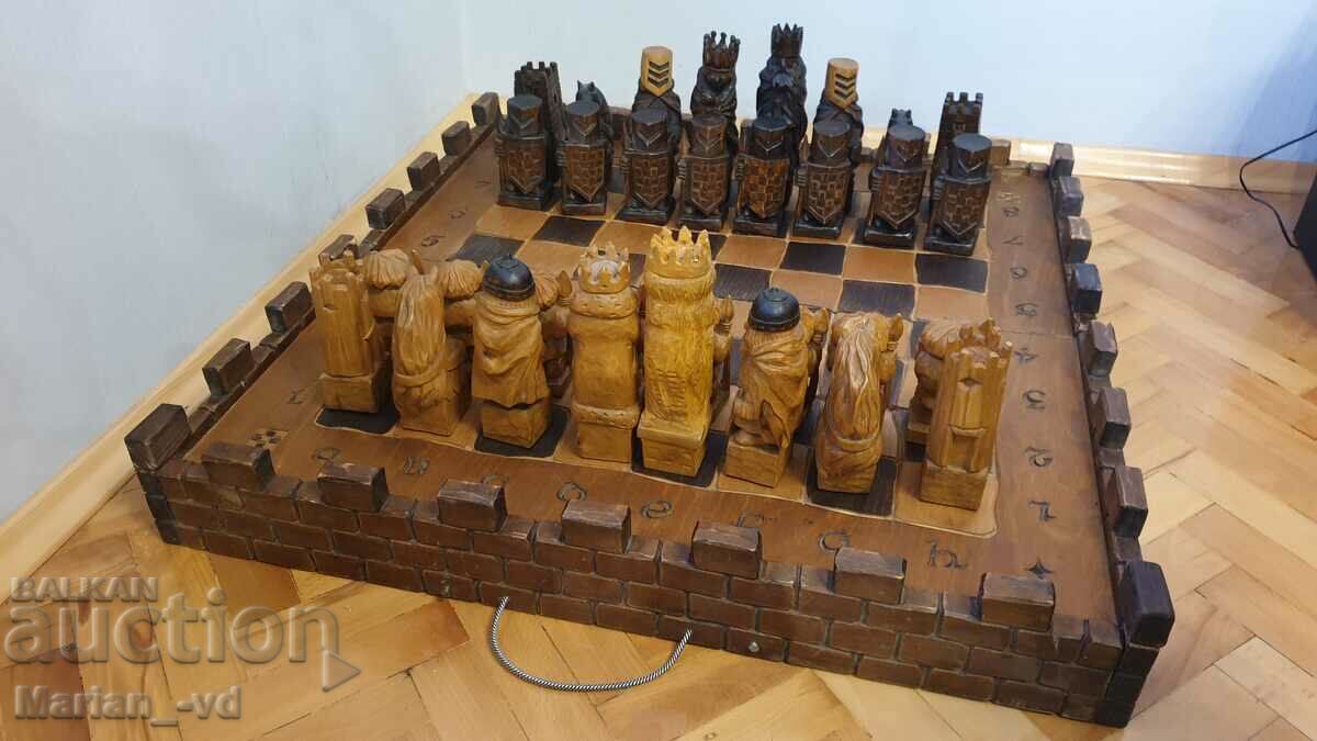 Μεγάλο παλιό ξύλινο σκάκι - χειροποίητο