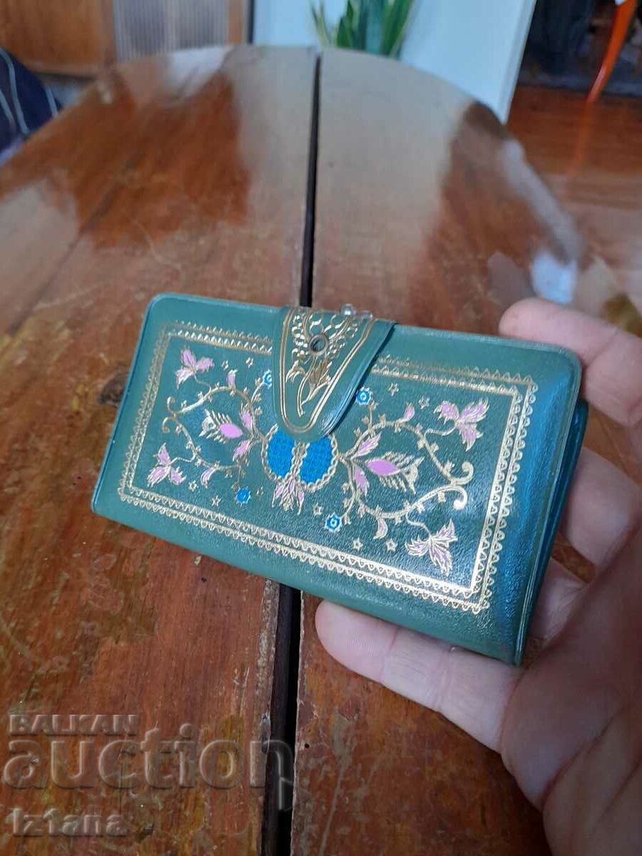 Auction Old lady's purse Auction Old lady's purse